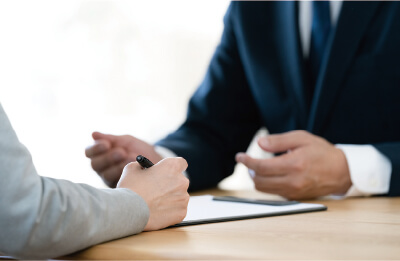 ご宿泊当日、チェックインの際にクーポン内容に誤りがないかを確認し、サインをいただく